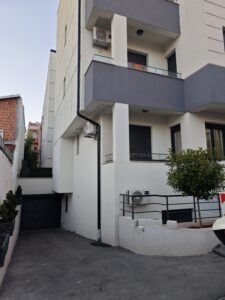 Iznajmljujem garažno mesto Lekino brdo Rade Končara Slika 3 Iznajmljujem garažno mesto Lekino brdo Rade Končara Slika 3