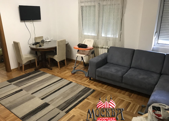 IZDAJE SE namešten NOVIJI dvoiposoban stan od 48m2 ul.Obilićeva