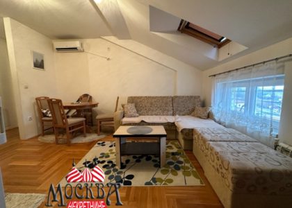 IZDAJE SE kompletno namešten NOVIJI jednoiposoban stan od 35m2 u blizini "Hotel Morava"