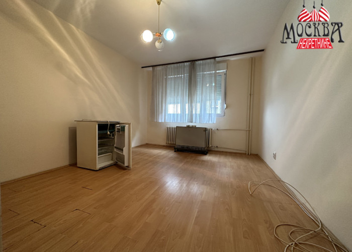 IZDAJE SE nenameštena garsonjera od 25m2 preko puta Medicine rada