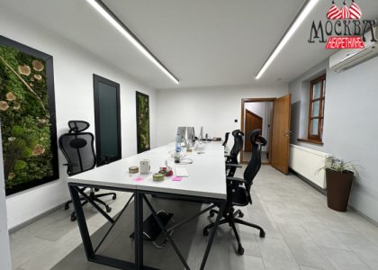 IZDAJE SE poslovni prostor od 240m2 u ul.Karađorđeva