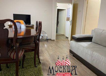Kod bazena i bedema, IZDAJE SE dvoiposoban stan 60m2