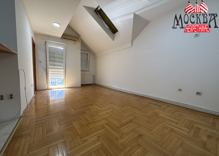 IZDAJE SE nenamešten dvosoban stan od 40m2 ul.Svetozara Marković
