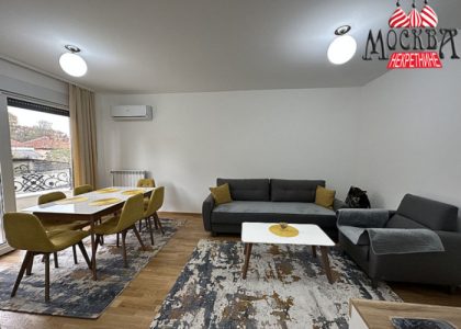 IZDAJE SE NOV kompletno namešten dvosoban stan od 45m2 ul.Miloša Obilića