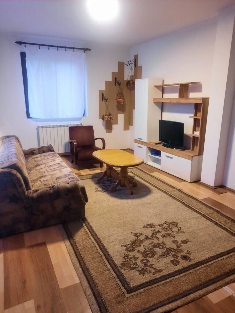 Izdajem trosoban stan u Erdogliji u Kragujevcu