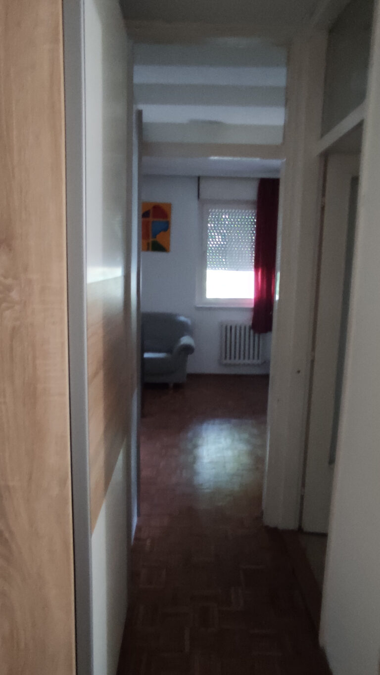 Izdaje se jednosoban stan u Batajnici