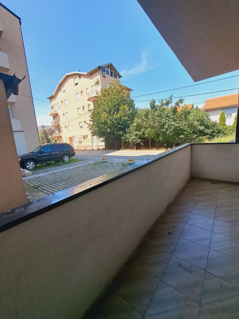 Izdajem stan 43 kvadrata u Borci