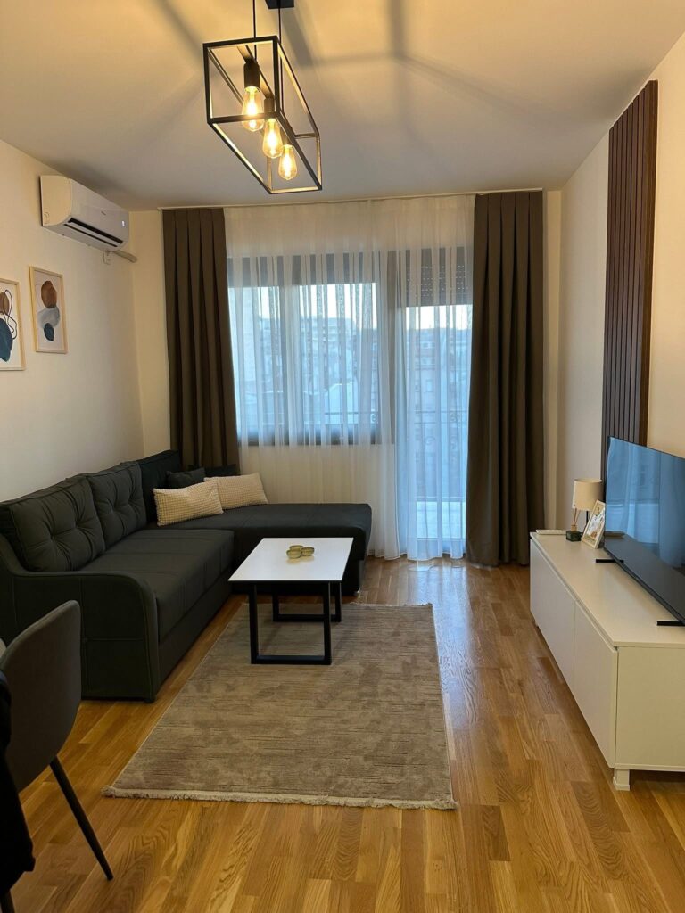 Stan za izdavanje sa garažom